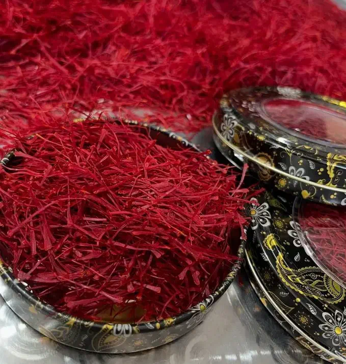 زعفران ممتاز قائنات و هل اکبر بنفش|خوردنی و آشامیدنی|اهواز, بهارستان|دیوار