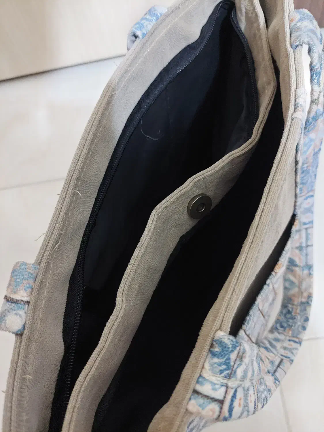 چمدان و کیف|کیف، کفش، کمربند|گلبهار, شهر جدید گلبهار|دیوار