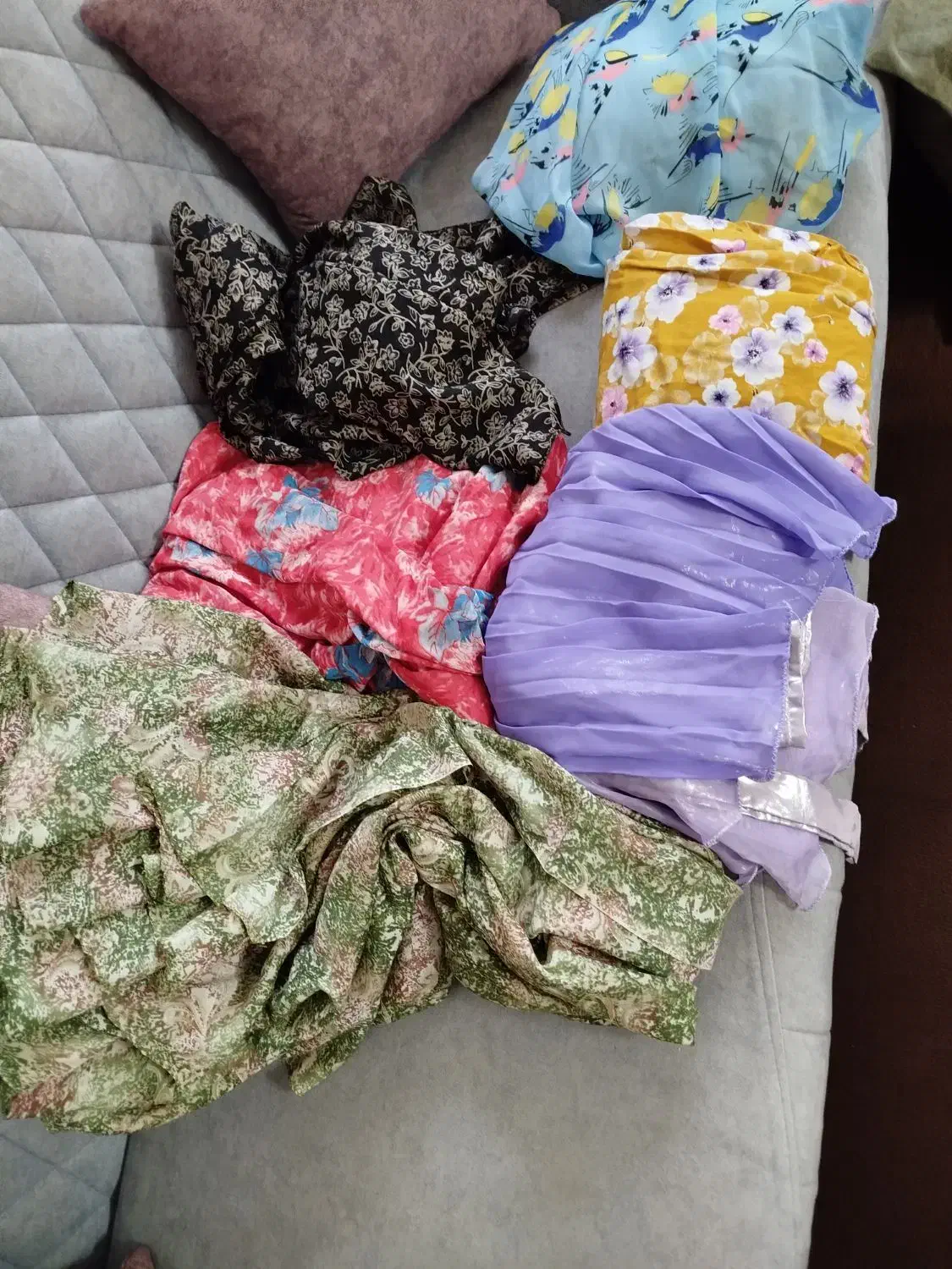 تعدادی لباس محلی|لباس|قم, نیروگاه|دیوار