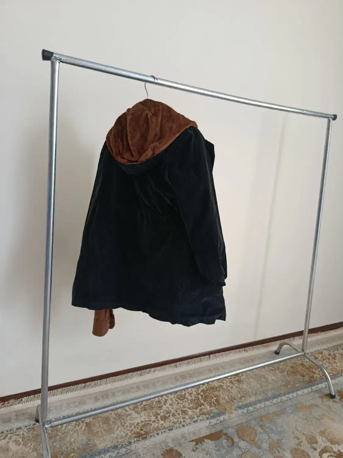 رگال|بندرخت و رخت‌آویز|شاهین‌شهر, شهرک هشت بهشت|دیوار