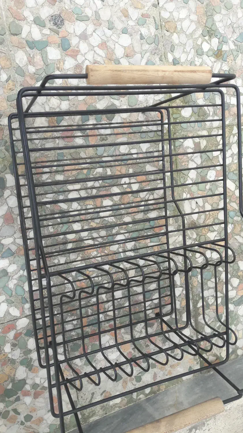 جاظرفی رنگ مشکی با دسته چوب|آبچکان و نظمدهنده ظروف|رشت, پل تالشان|دیوار