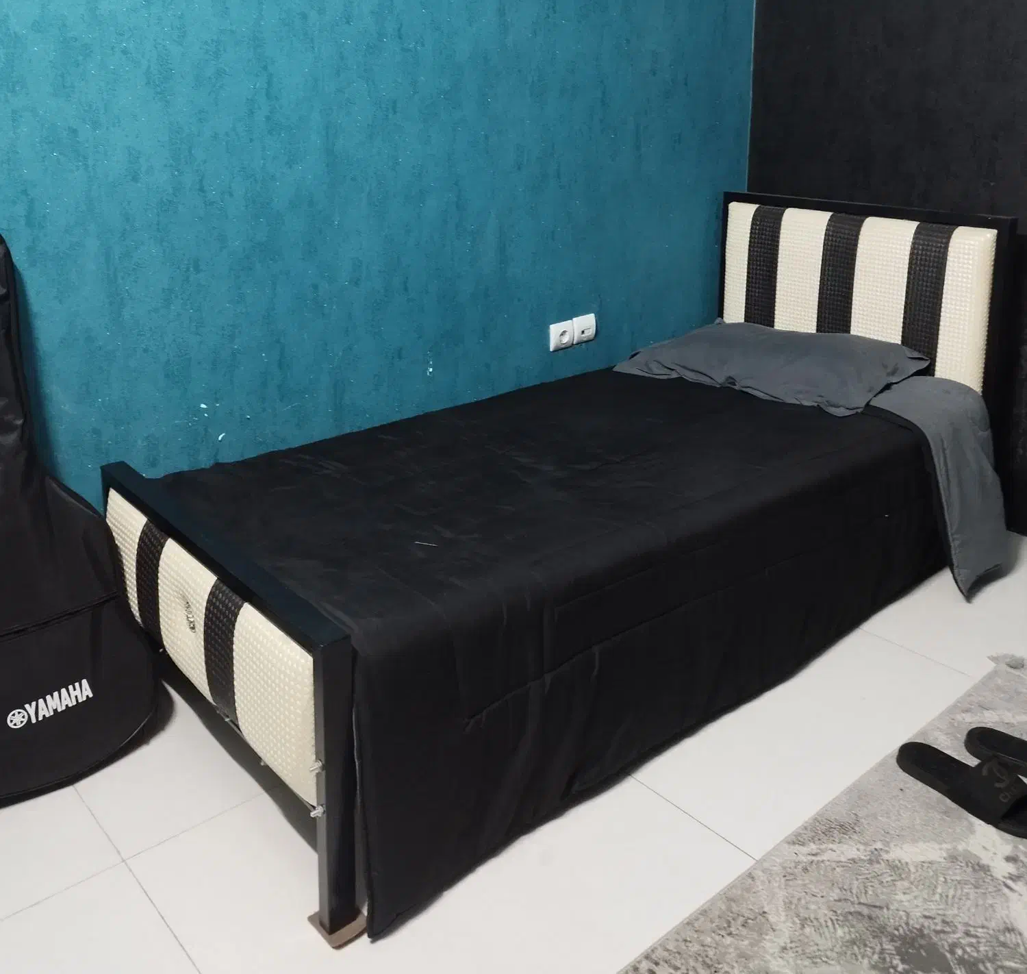 تخت تک نفره به هنراه خوشخواب|تخت و سرویس خواب|مشهد, گلبرگ|دیوار