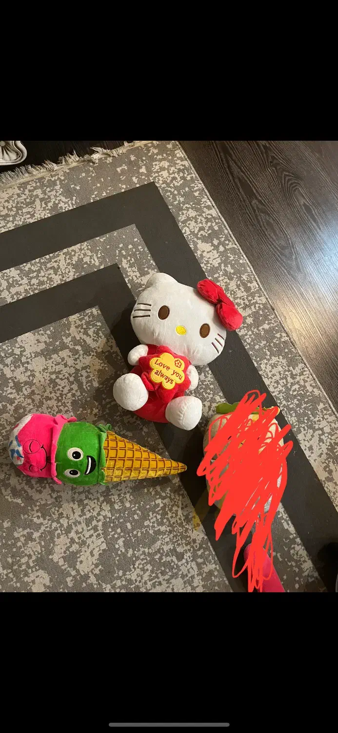 تعدادی عروسک|اسباب‌بازی بچه|رشت, معلم|دیوار