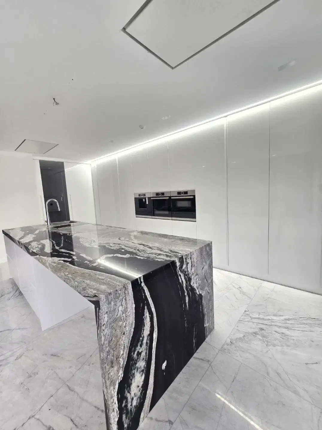 زعفرانیه لوکیشن تاپ ۳۴۰ متر ۴خواب مستر