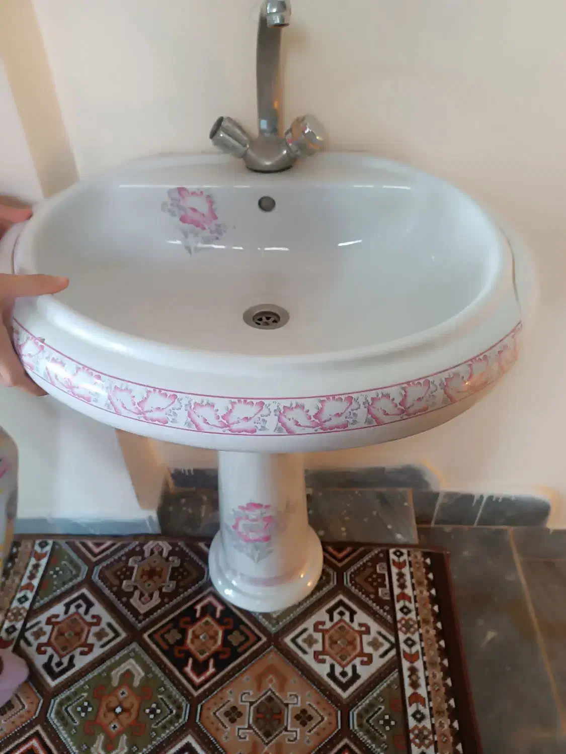 یک گوشی کارکرده و یک روشویی نونو به همراه شیر سالم|موبایل|تبریز, |دیوار