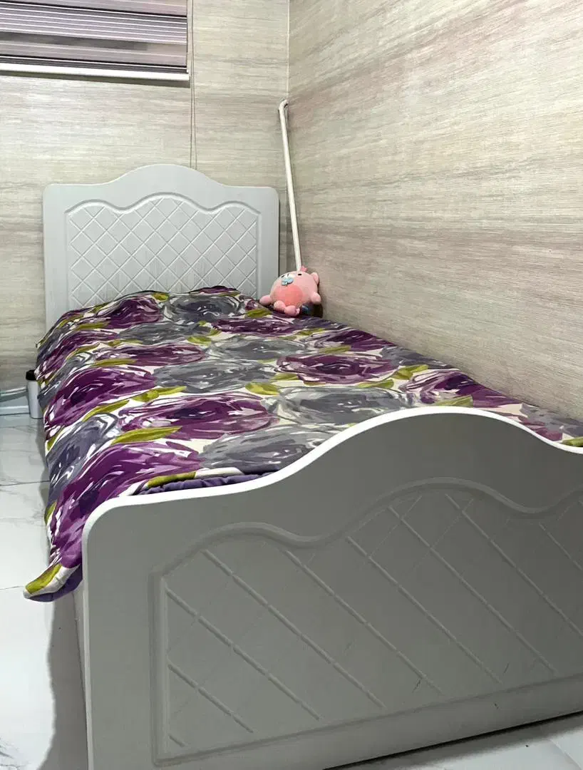 تخت خواب دخترانه زیبا و ساده همراه با تشک|تخت و سرویس خواب|یزد, |دیوار