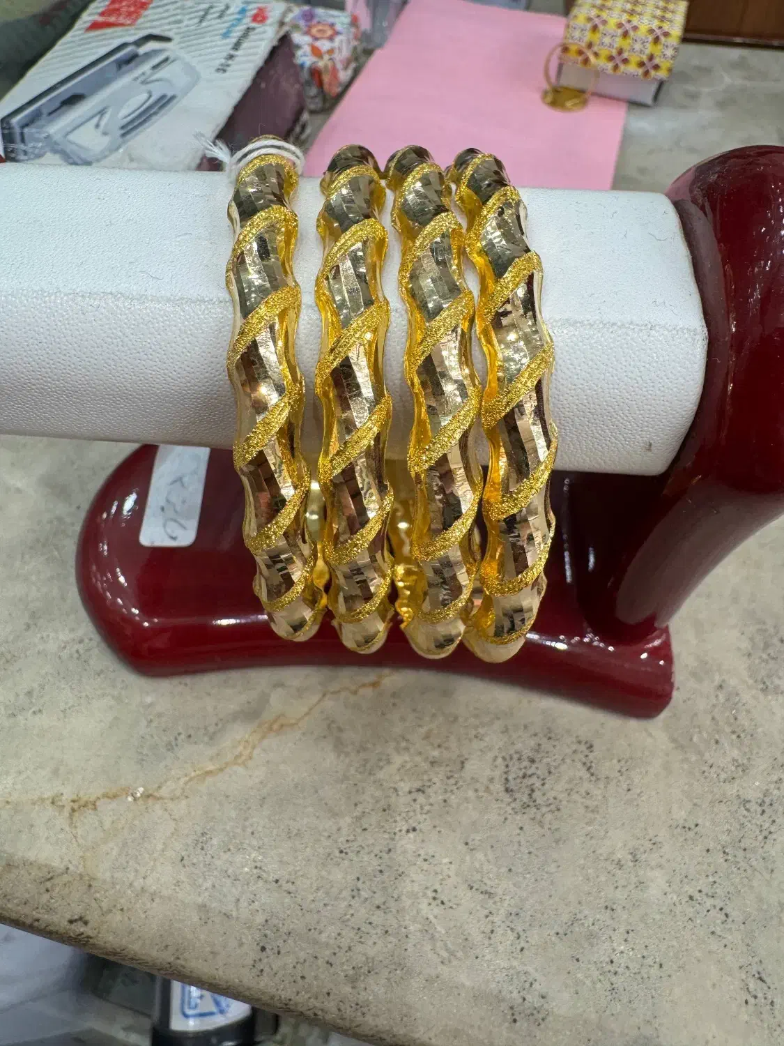 طلا طرح استخونی طلا نو و ویترینی|جواهرات|شوش, |دیوار