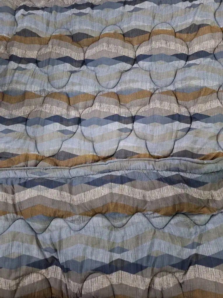 لحاف پشم شیشه. وموکت رنگ توسی کاملا نو|پشتی|تهران, قیام|دیوار