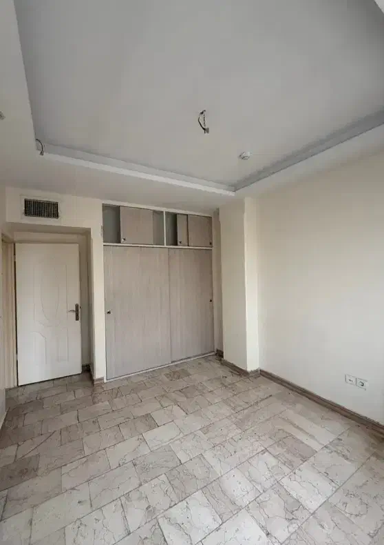 واحد ۱۰۰ متری / دو خواب / سه ساله