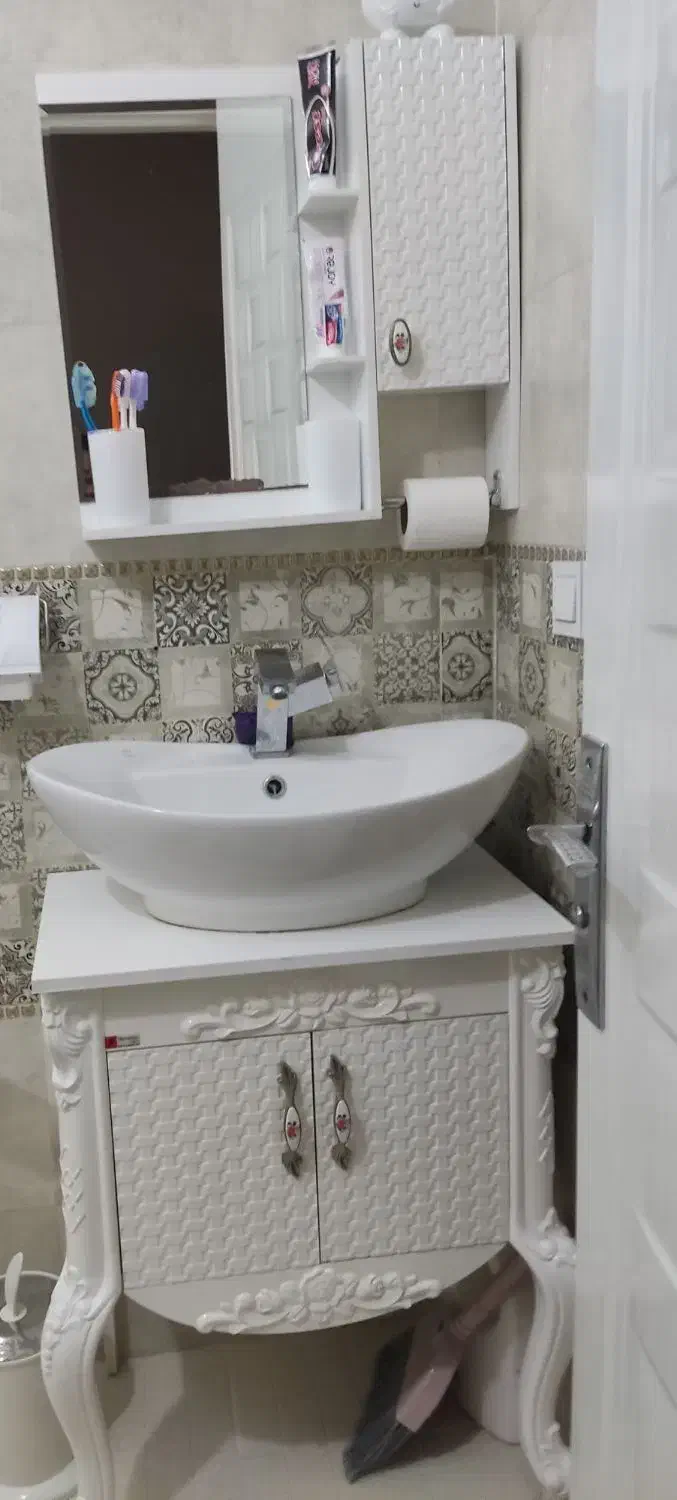 روشویی کابینتی همراه اینه کاملا سالم|لوازم سرویس بهداشتی|پاکدشت, پاکدشت (مامازند)|دیوار