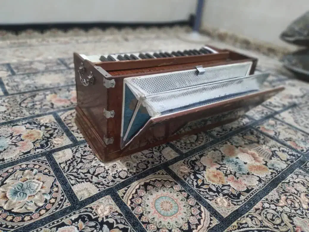 هارمونیه قدیمی|پیانو، کیبورد، آکاردئون|یزد, |دیوار