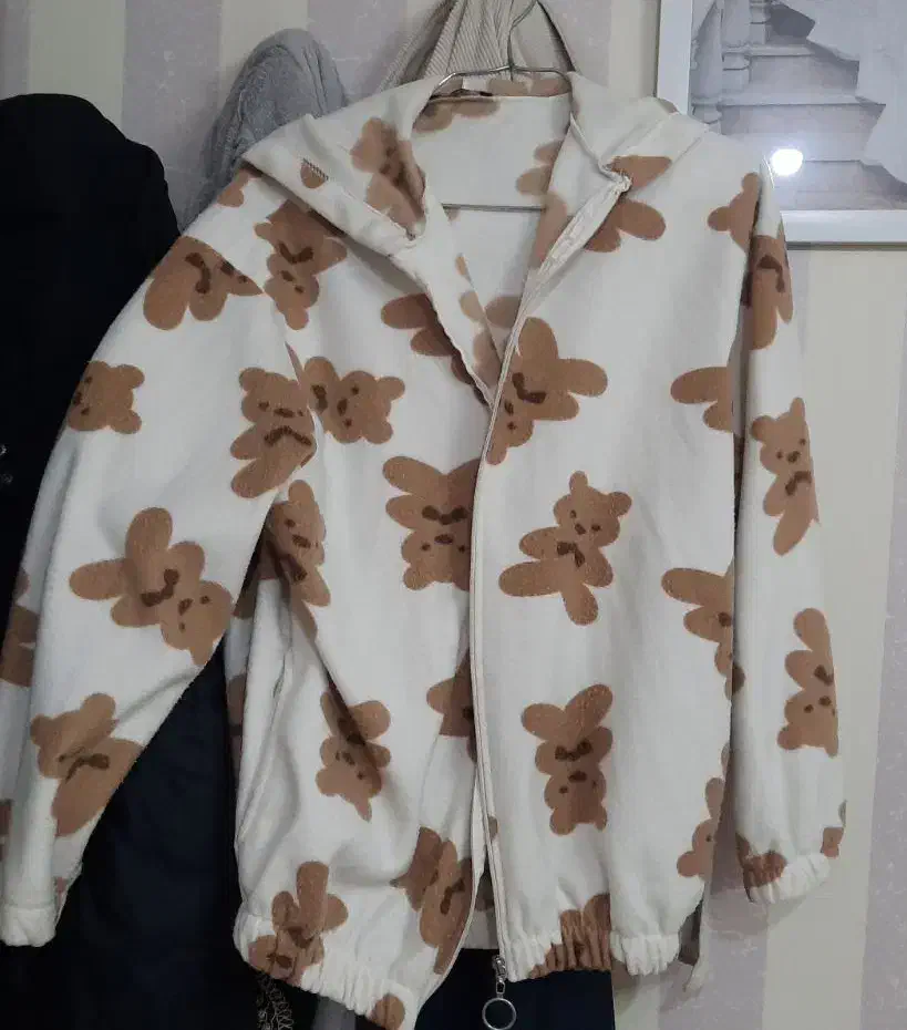 هودی|لباس|مشهد, نکاح|دیوار