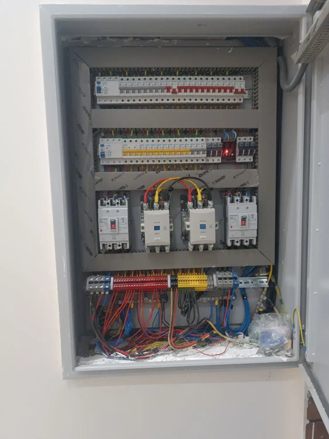 برقکار ساختمان برق کارصنعتی برقکاری فوری|خدمات پیشه و مهارت|شهریار, شهریار|دیوار