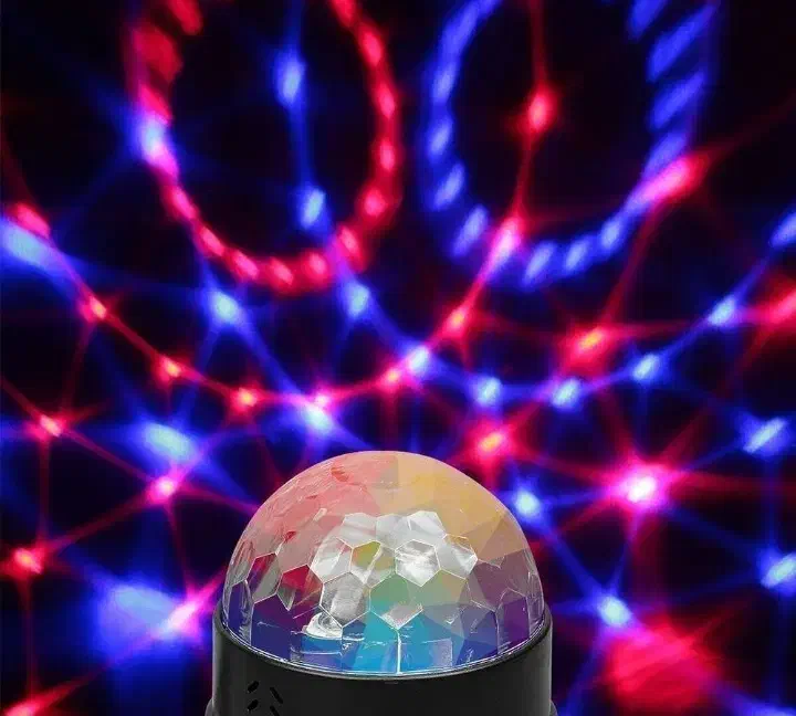 رقص نو|ریسه و چراغ تزئینی|یزد, |دیوار