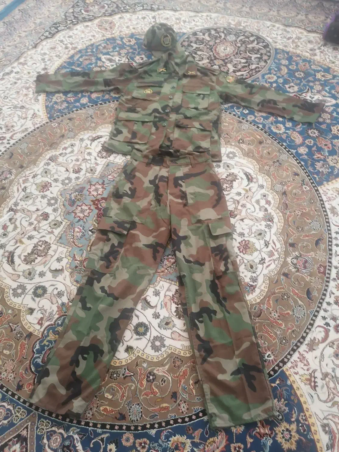 لباس نظامی|لباس|قم, منبع آب|دیوار