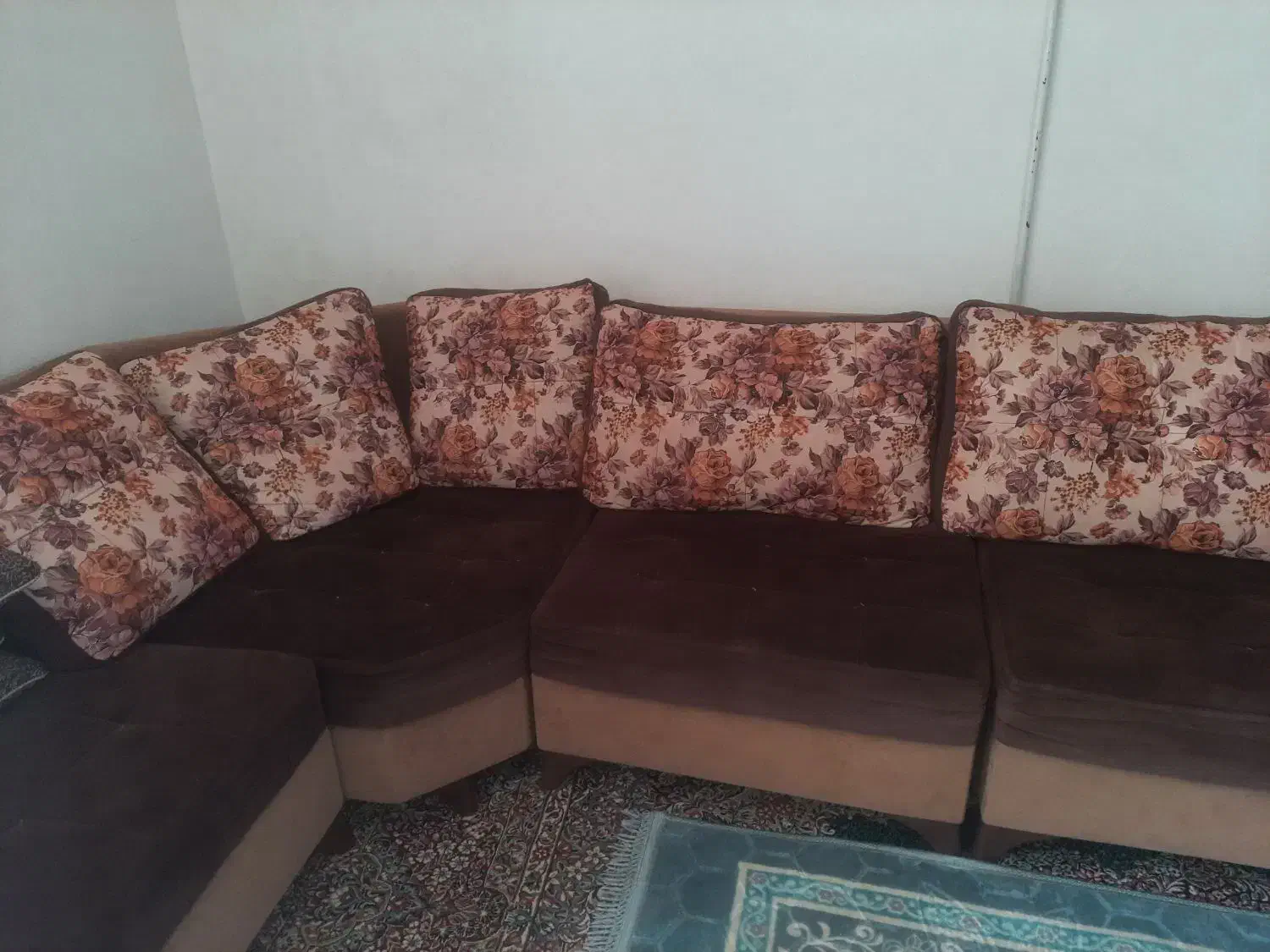 فروش یه دست مبل راحتی ۹نفره همراه با میز|مبلمان خانگی و میز عسلی|رفسنجان, |دیوار