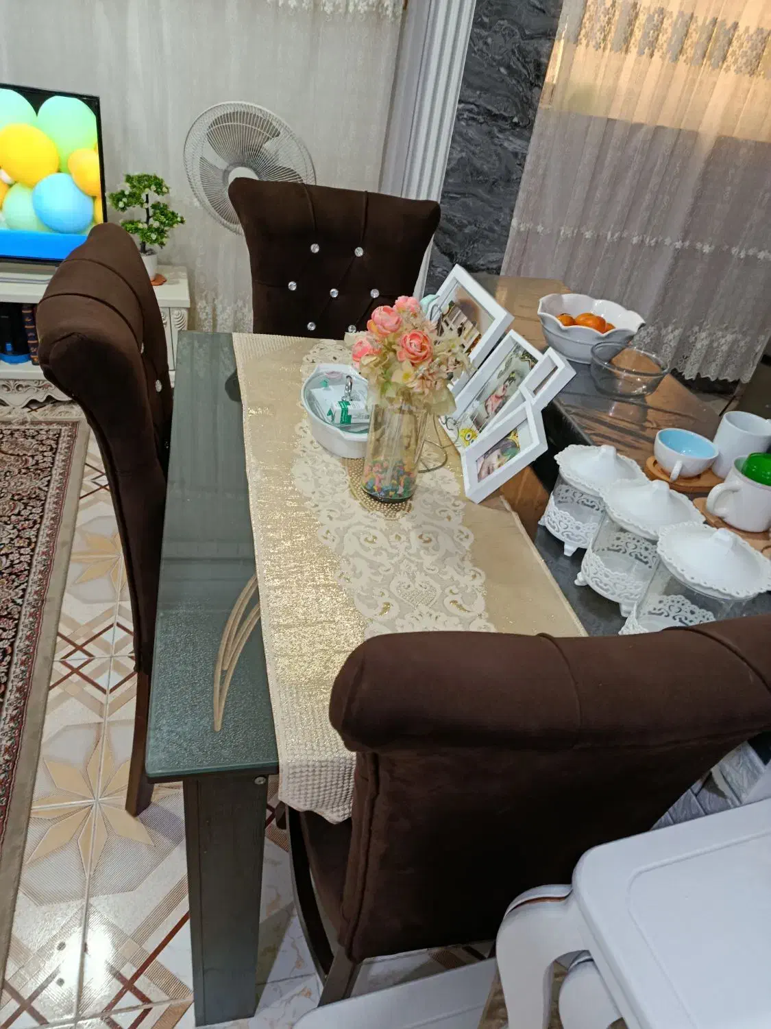 میز ناهار خوری چهار نفره با چهار صندلی کاملا سالم|میز و صندلی غذاخوری|رشت, حمیدیان|دیوار