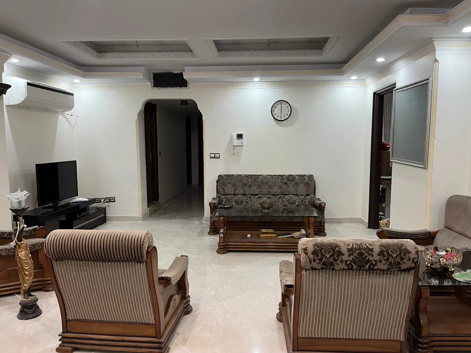 فروش مبل دست دوم با چوب راش با قیمت عالی|مبلمان خانگی و میز عسلی|تهران, شادمان|دیوار