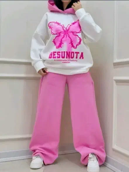 هودی پروانه ای|لباس|قم, نوقطار|دیوار