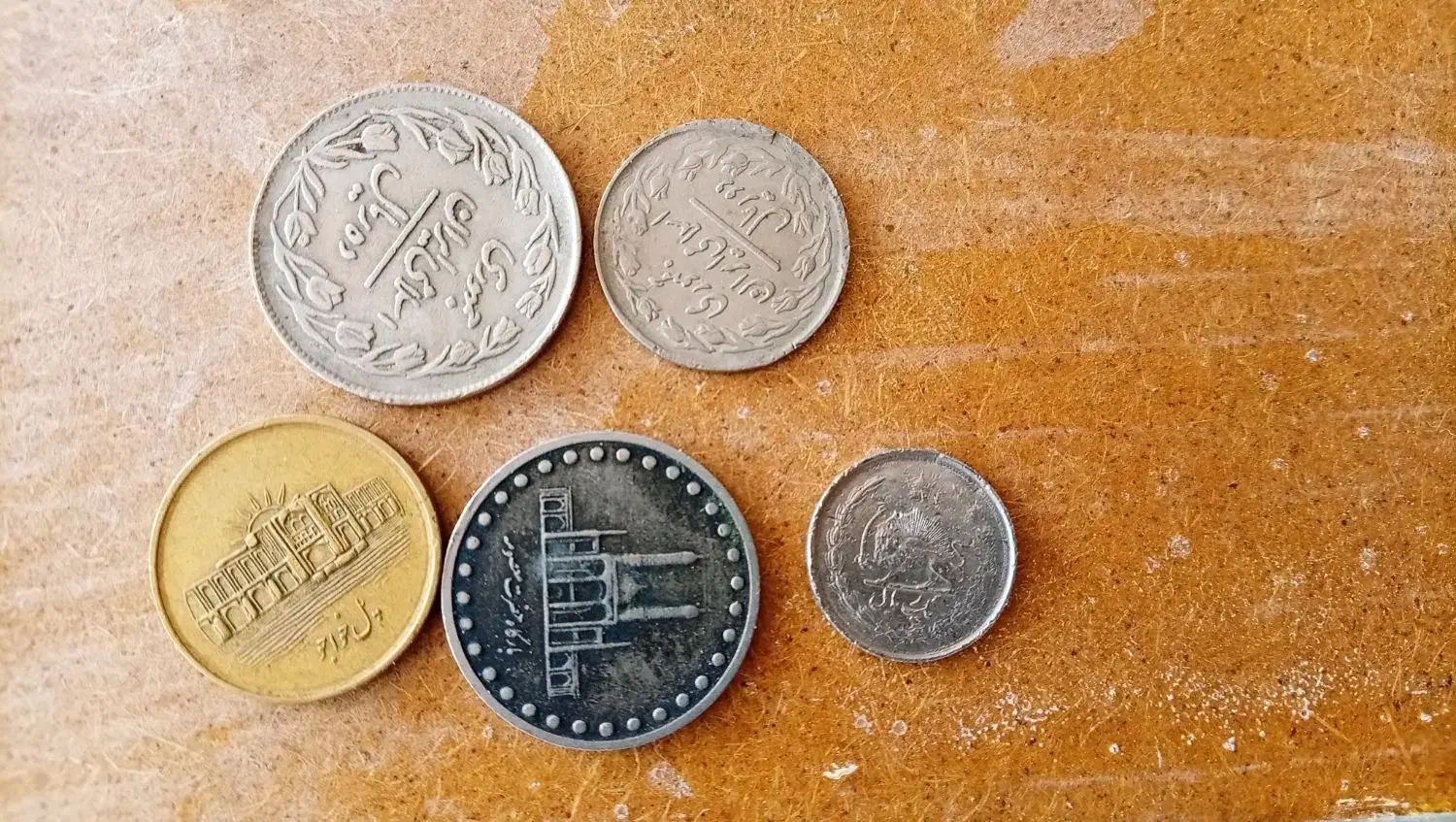 سکه قدیمی مال سال 1361|کلکسیون سکه، تمبر، اسکناس|ابریشم, |دیوار