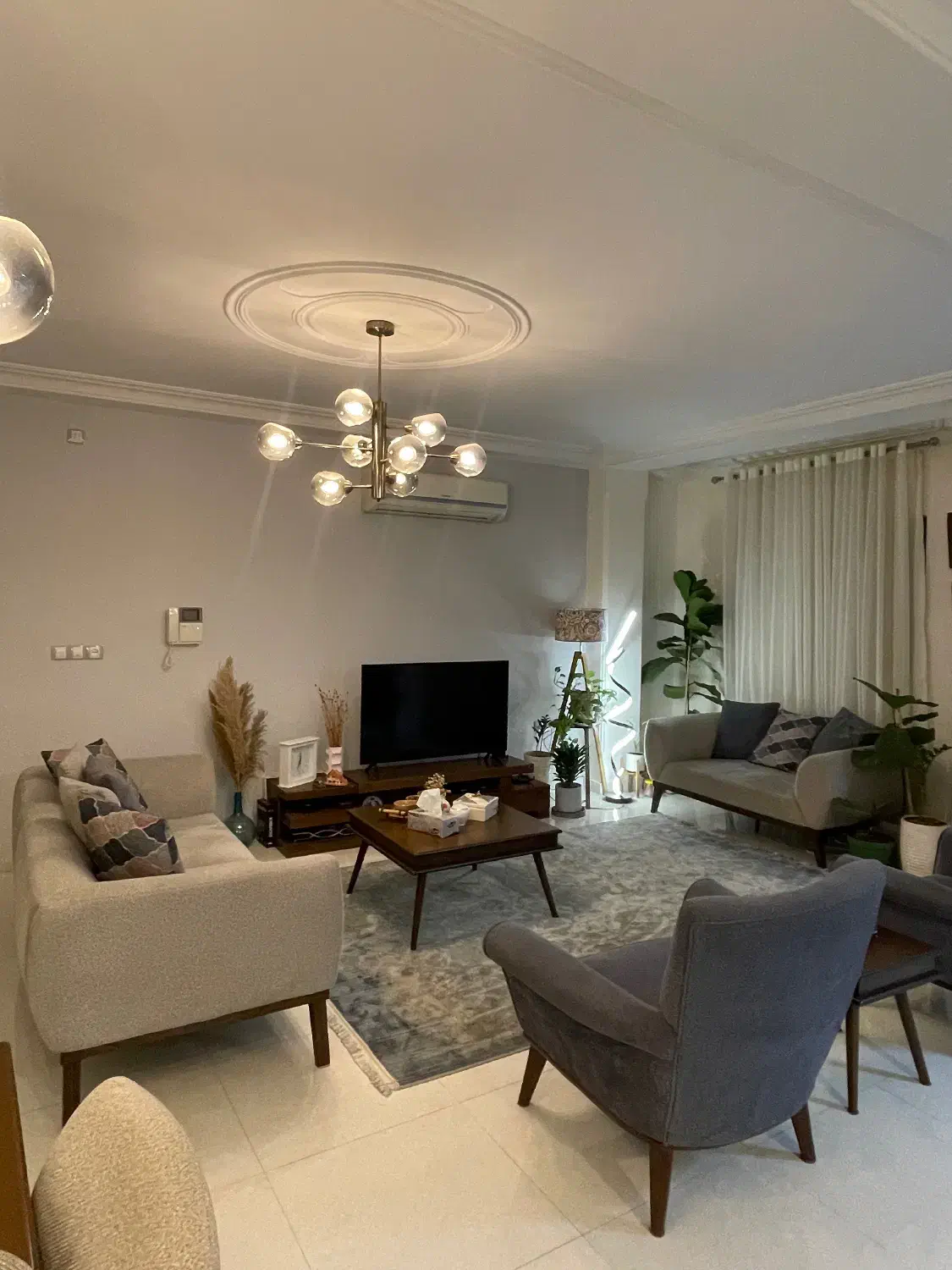 مبلمان ۷ نفره با میز و عسلی|مبلمان خانگی و میز عسلی|رشت, معلم|دیوار