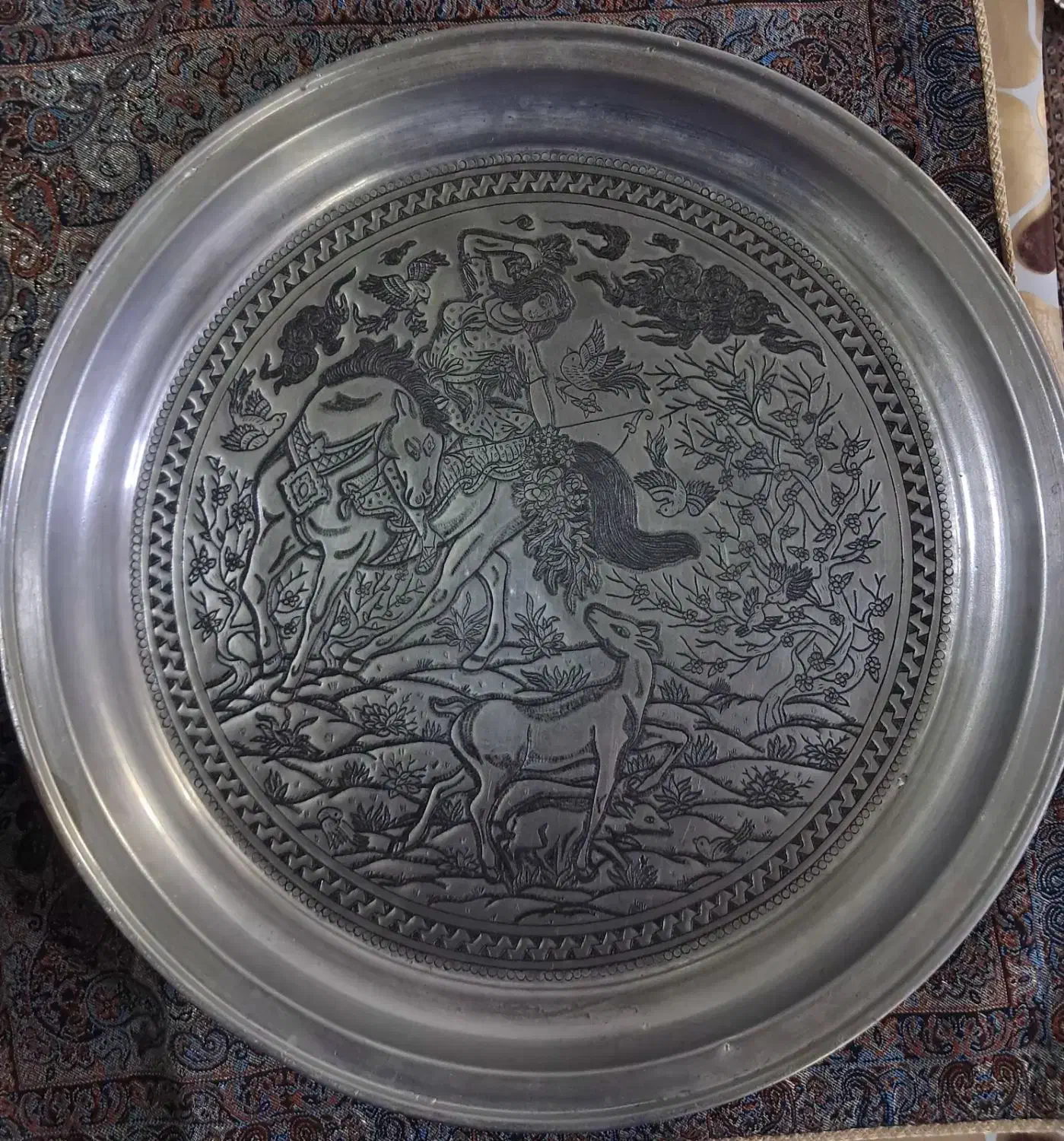 سینی مسی قدیمی قلمزنی شده|کلکسیون اشیاء عتیقه|بیرجند, |دیوار