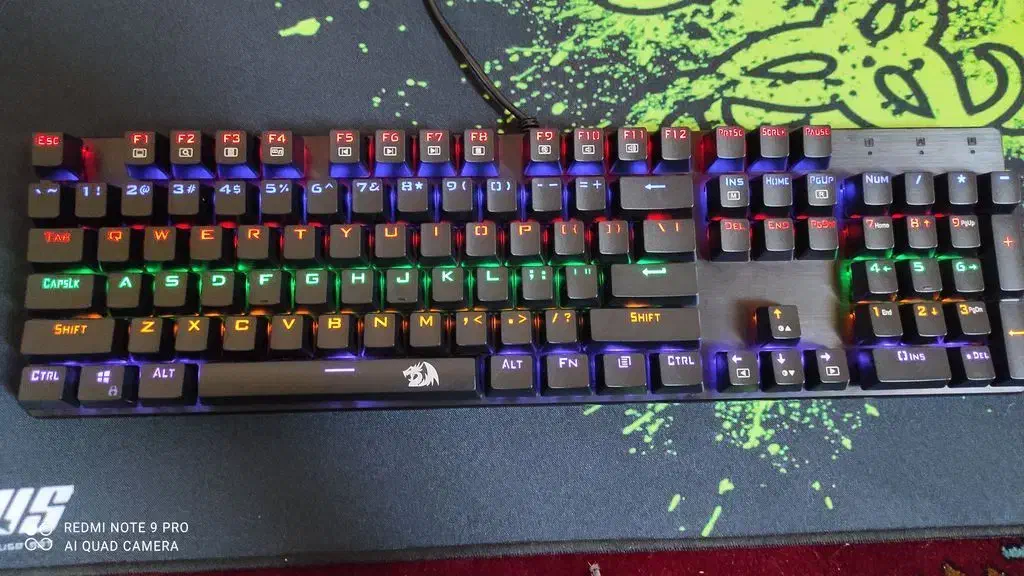 مدل K208سوییچ مکانیکال آبیFull-Sizeنورپردازی RGB|قطعات و لوازم جانبی رایانه|پرند, فاز ۶|دیوار