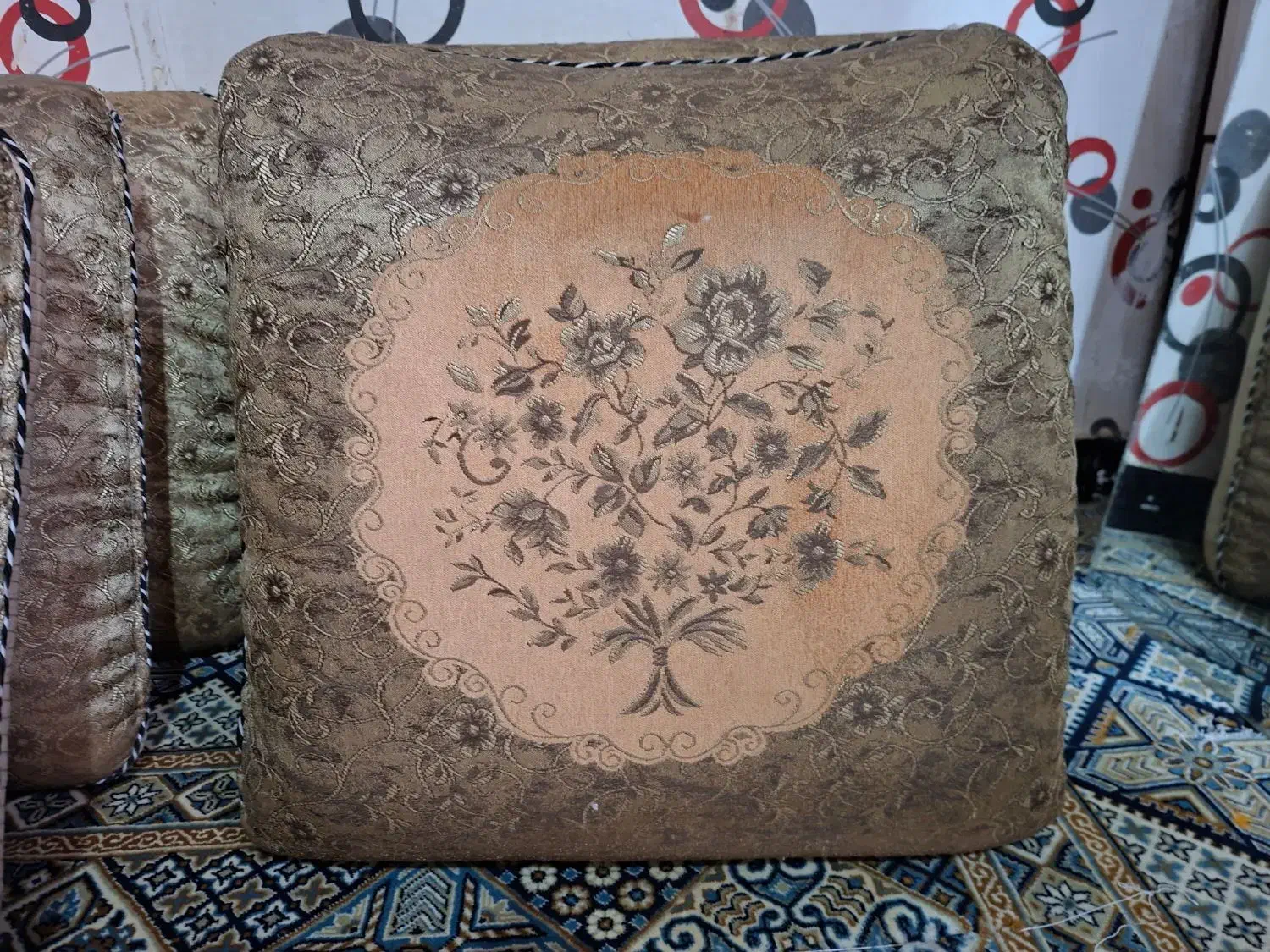 پشتی|پشتی|فولادشهر, A1|دیوار