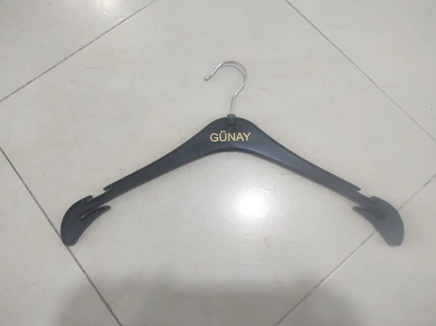 آویز لباس تعداد بالا یکجا هر کدام 6500 ت|بندرخت و رخت‌آویز|اهر, |دیوار