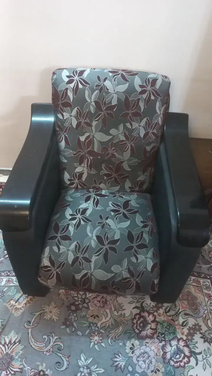 مبل راحتی|مبلمان خانگی و میز عسلی|بهار, |دیوار