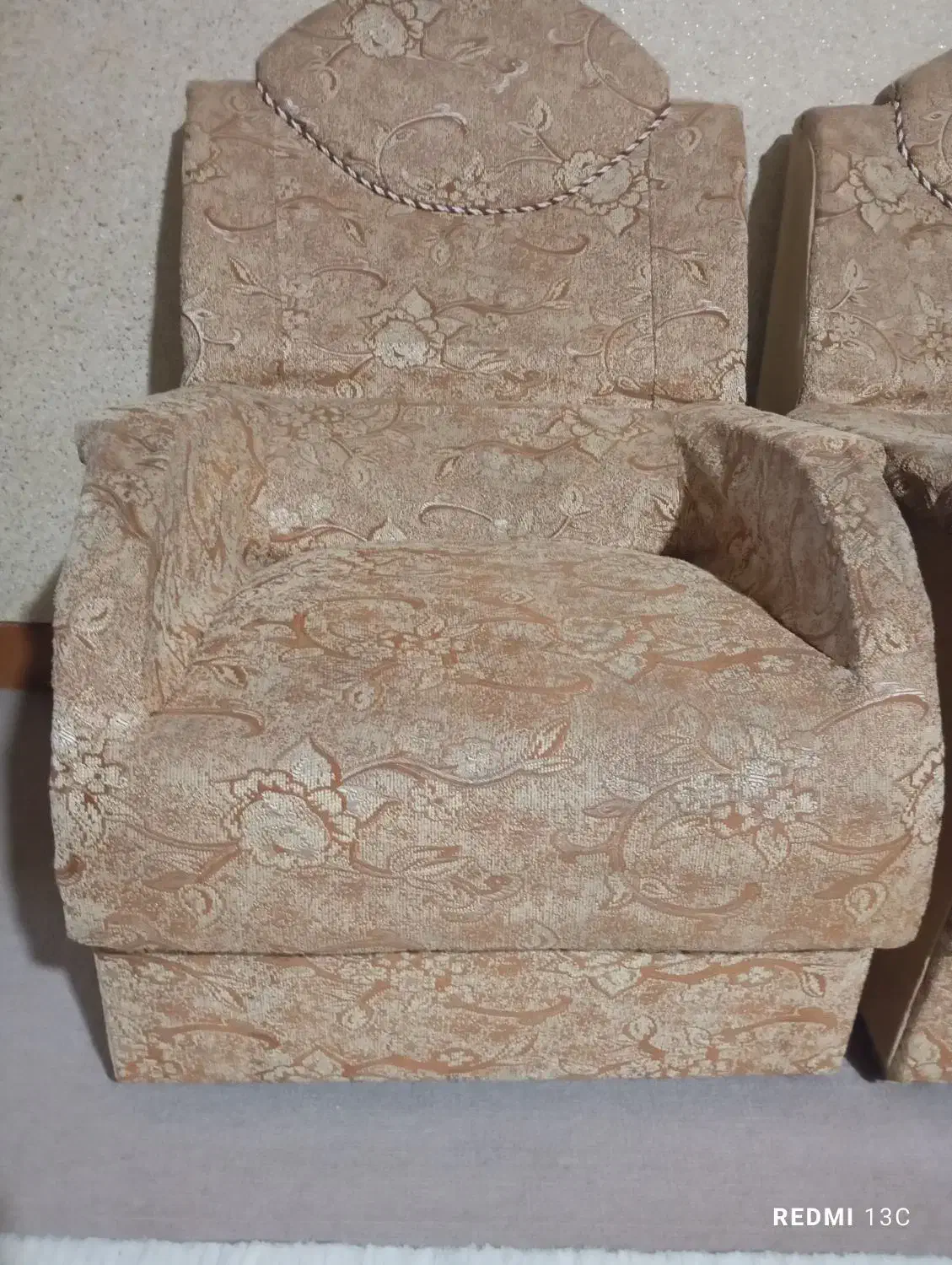 فروش ۲ دست مبل ۷ نفره|مبلمان خانگی و میز عسلی|فولادشهر, A3|دیوار