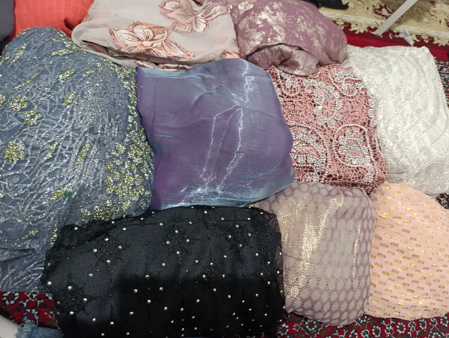 تعدادی لباس نو|لباس|سنندج, |دیوار