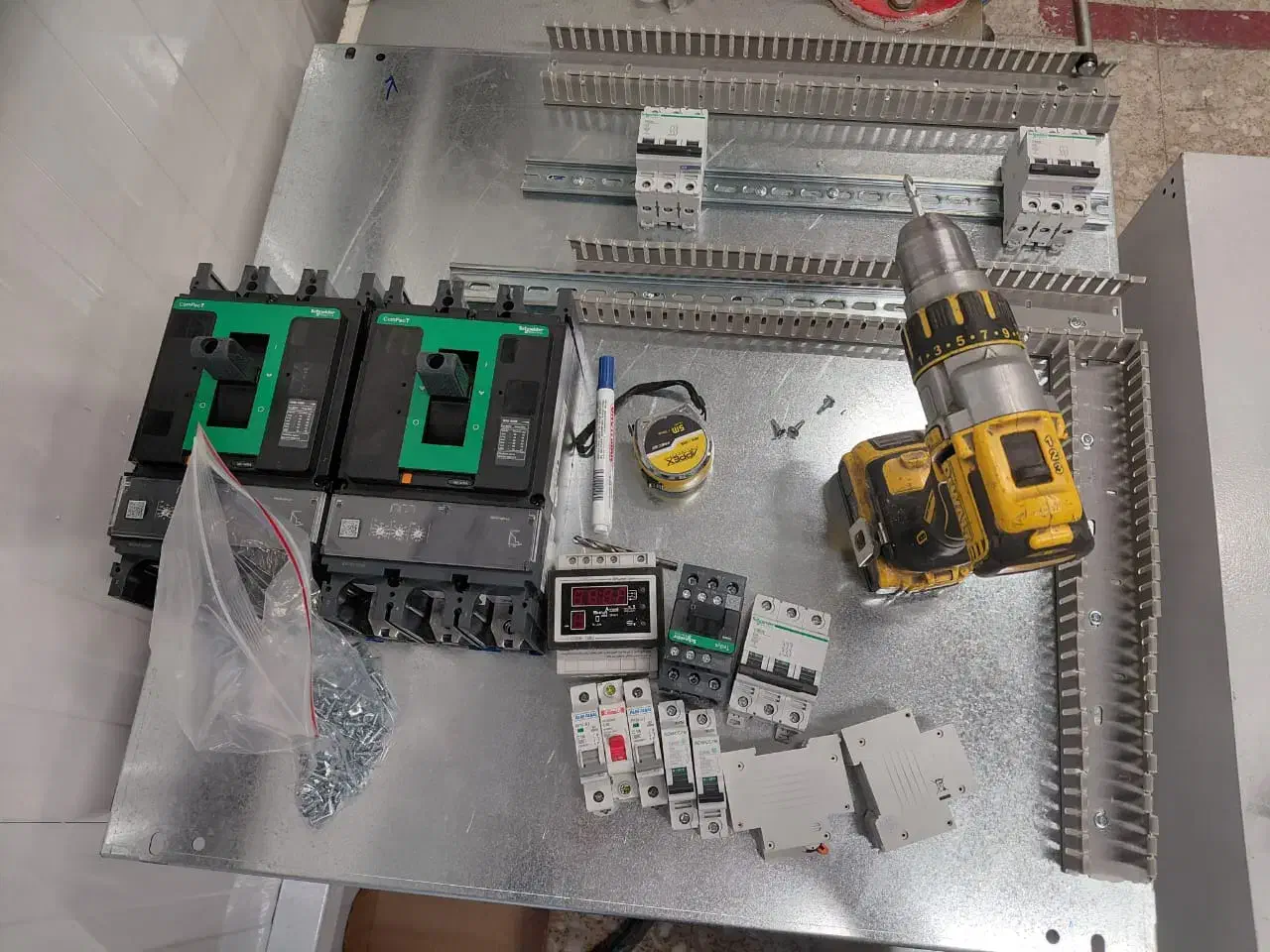 برقکاری ساختمان وصنعتی|خدمات پیشه و مهارت|قیدار, |دیوار