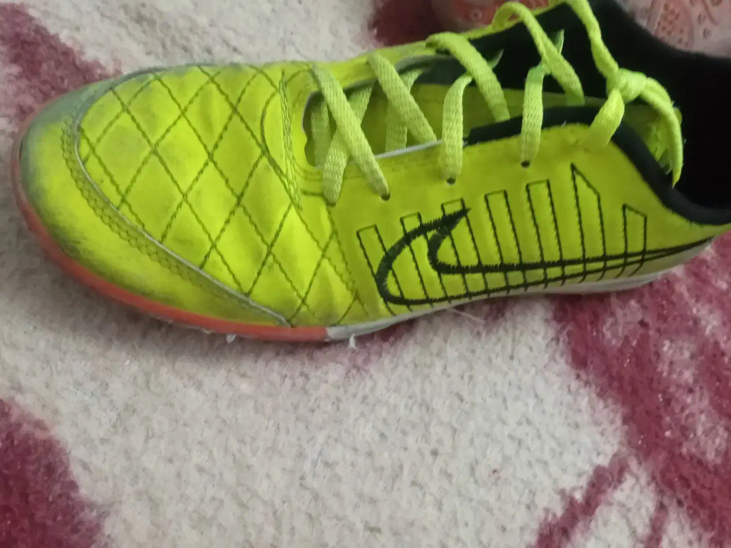 کفش فوتبالی|تجهیزات ورزشی|پرند, فاز ۱|دیوار