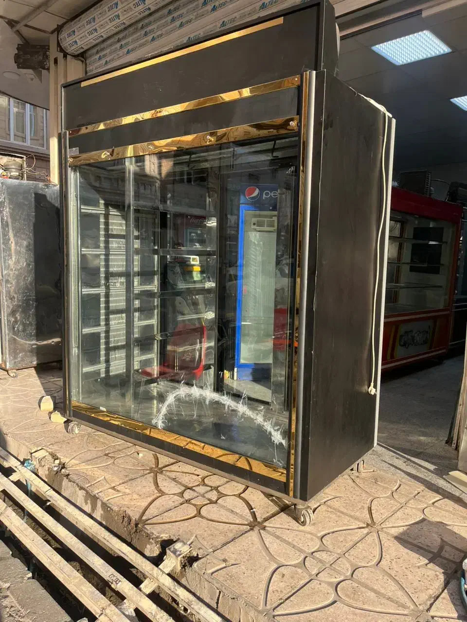 یخچال لاشه خور قصابی درحد نو نو|فروشگاه و مغازه|تهران, فلسطین (میدان انقلاب)|دیوار