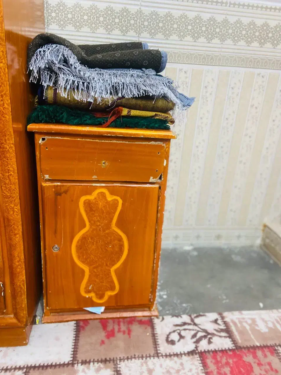 سرویس خواب و  میز آرایش چوب اصل|تخت و سرویس خواب|کنارک, |دیوار