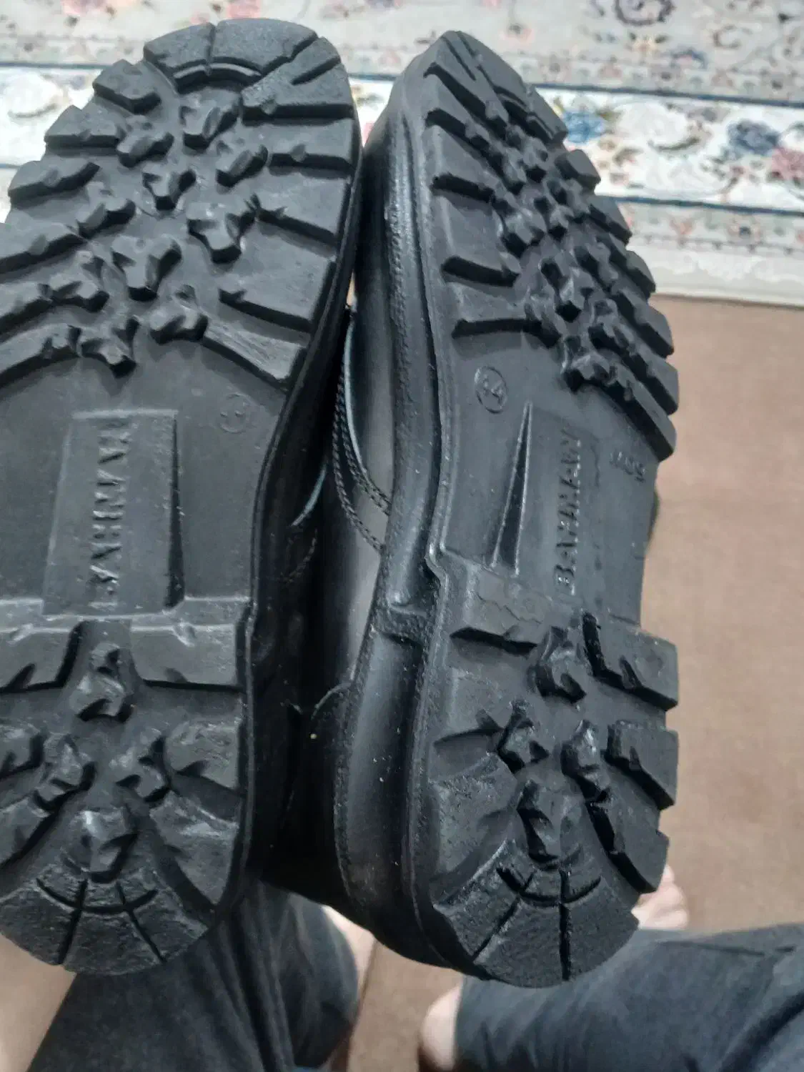 پوتین|کیف، کفش، کمربند|رشت, منظریه|دیوار