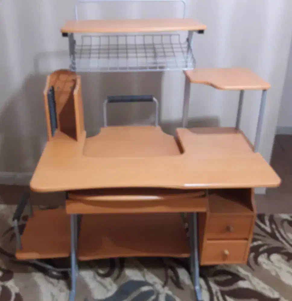 میز کامپیوتر|میز تحریر و کامپیوتر|شاهین‌شهر, خبرنگار|دیوار