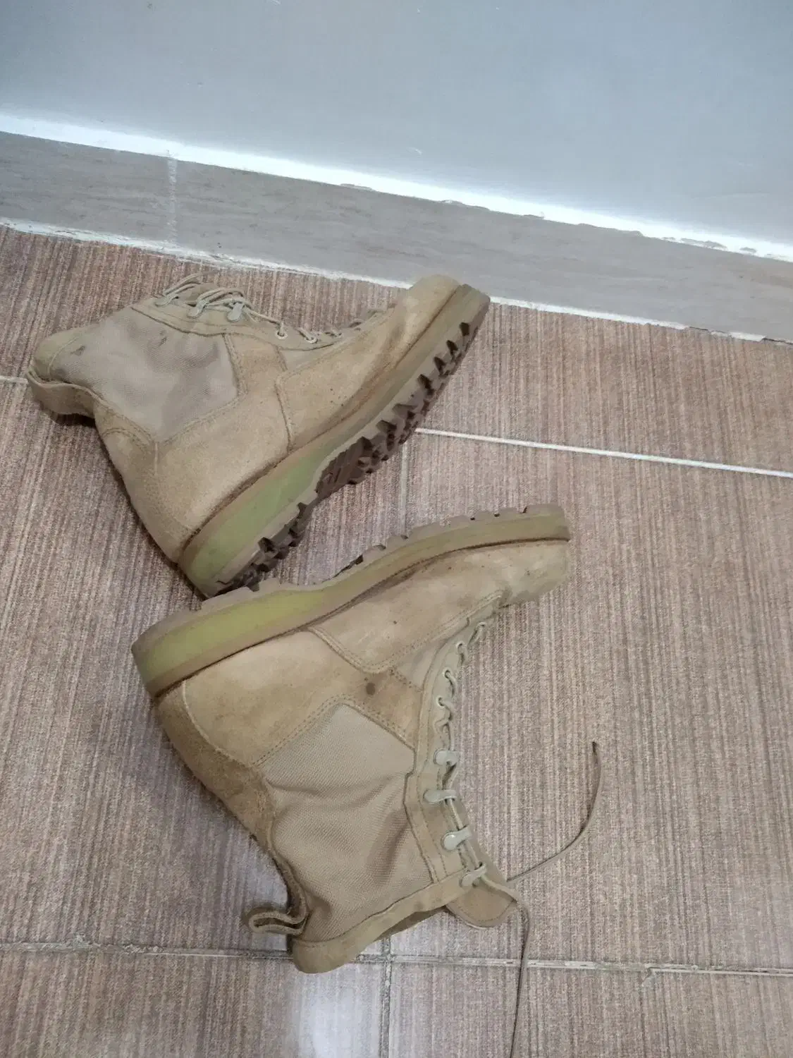 پوتین آمریکایی|کیف، کفش، کمربند|مسجد سلیمان, |دیوار