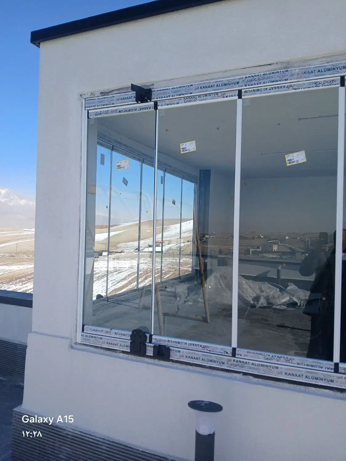 طراحی و نصب انواع شیشه سکوریت|مصالح و تجهیزات ساختمان|دماوند, گیلاوند|دیوار