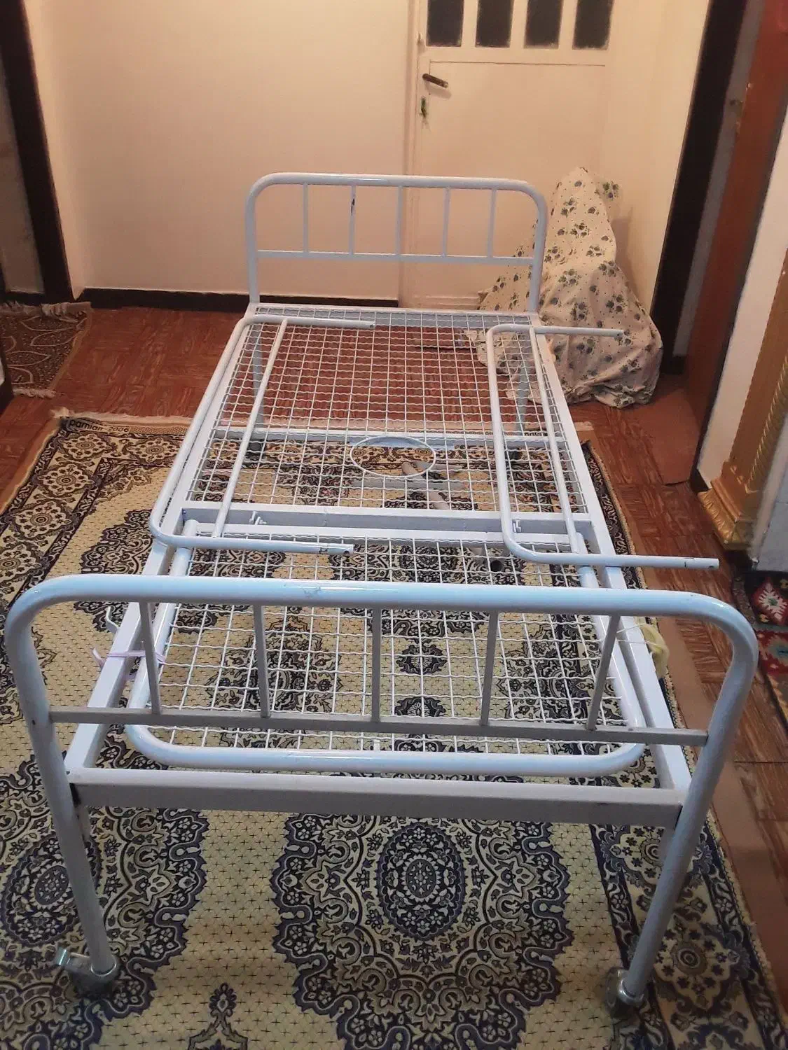 تخت بیمارستانی|تخت و سرویس خواب|مسجد سلیمان, |دیوار