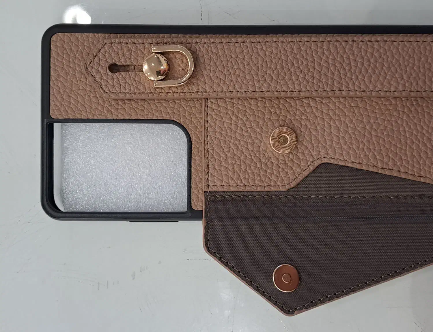 کاور گوشی|لوازم جانبی موبایل و تبلت|شیراز, شاهچراغ|دیوار