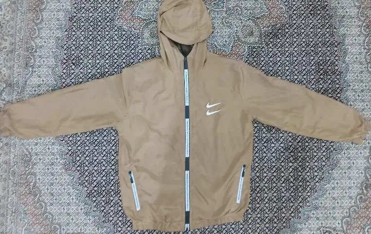 بادگیر نایک سالم|لباس|محمدیه-قزوین, |دیوار