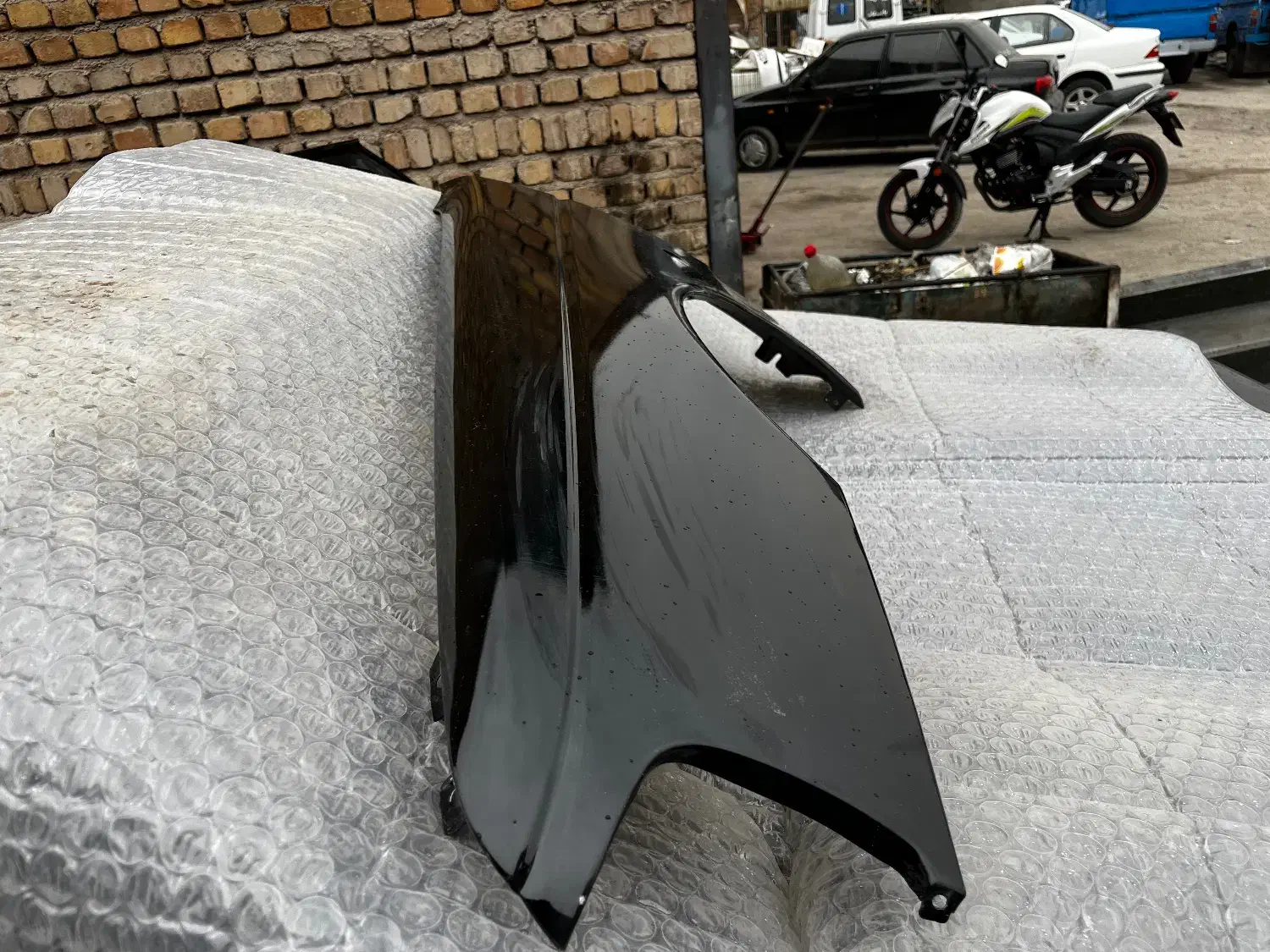 گلگیر ۴۰۵ مشکی|قطعات یدکی و لوازم جانبی|قزوین, |دیوار