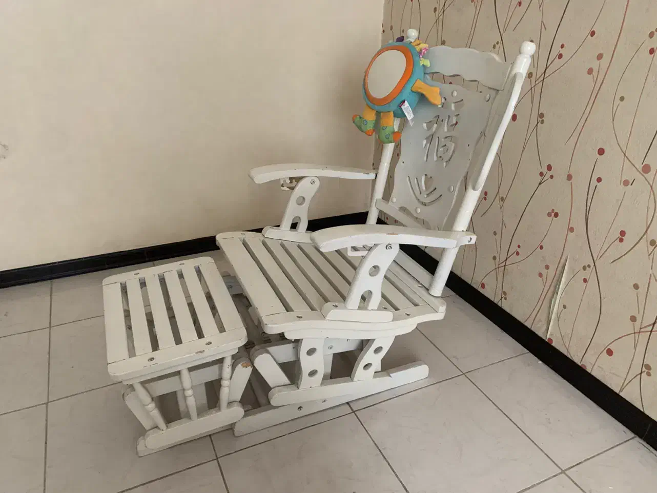 صندلی شیردهی یا صندلی ریلکسی|تخت و صندلی بچه|شیراز, شیمی گیاه|دیوار