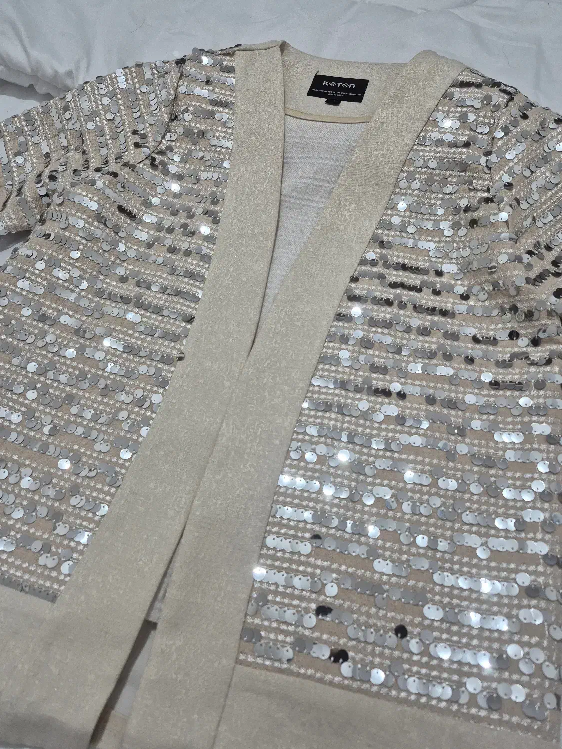 کت مجلسی پولکی|لباس|مرودشت, بهارستان|دیوار