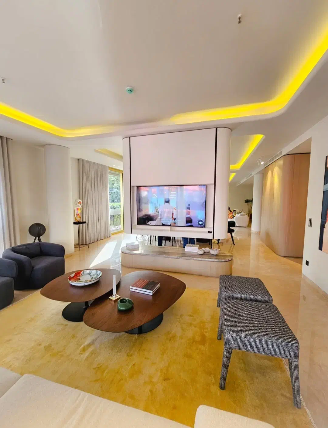 ۳۳۰متر * ۴ خواب * فرنیش  *  مروارید در سعادت اباد