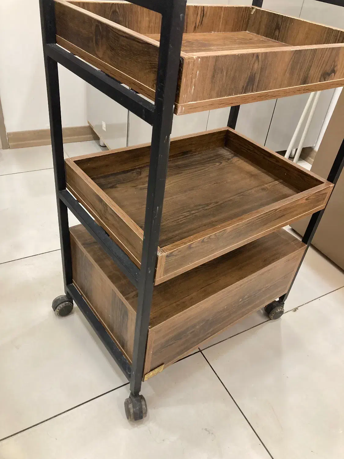 ترولی چوبی|آرایشگاه و سالن‌های زیبایی|مشهد, هنرستان|دیوار