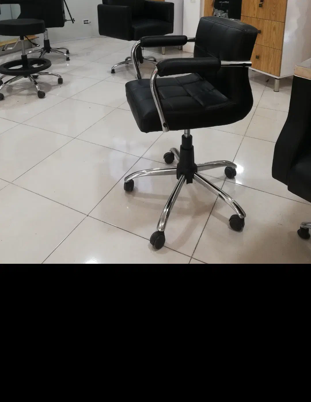 صندلی آرایشگاه میز ناخن|آرایشگاه و سالنهای زیبایی|ارومیه, |دیوار