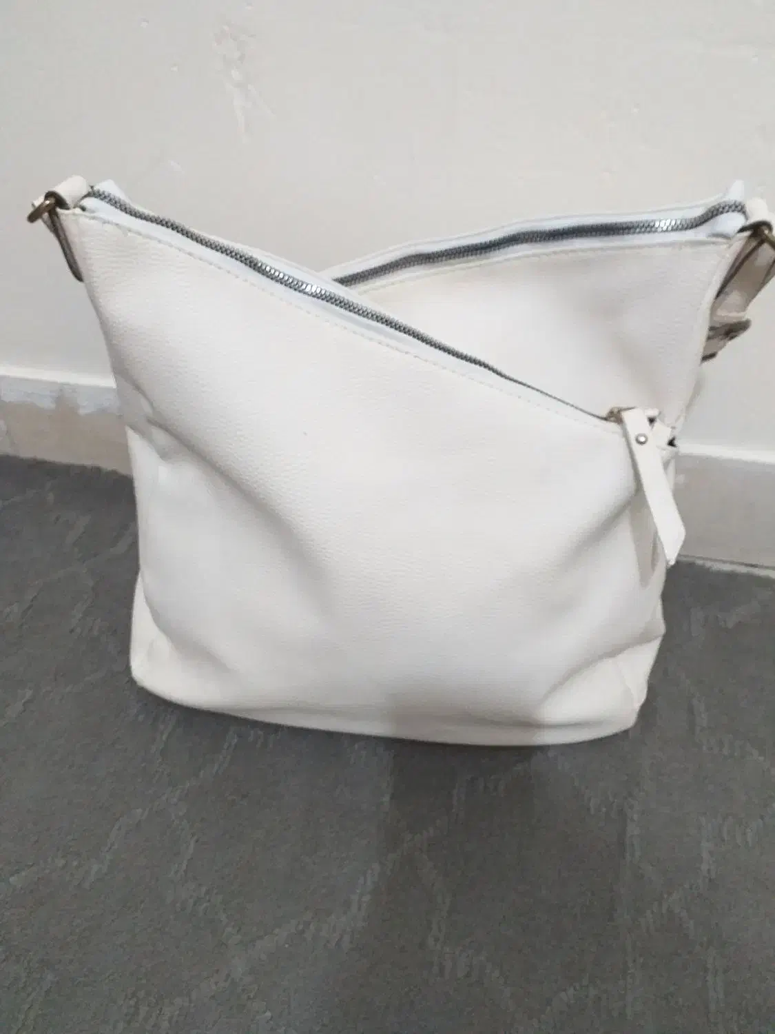 کیف و کوله|کیف، کفش، کمربند|بروجرد, |دیوار